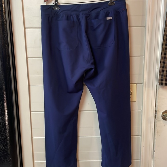 Figs Technical Collection
Navy Scrub Pants Size XL/P. - Picture 4 of 9
